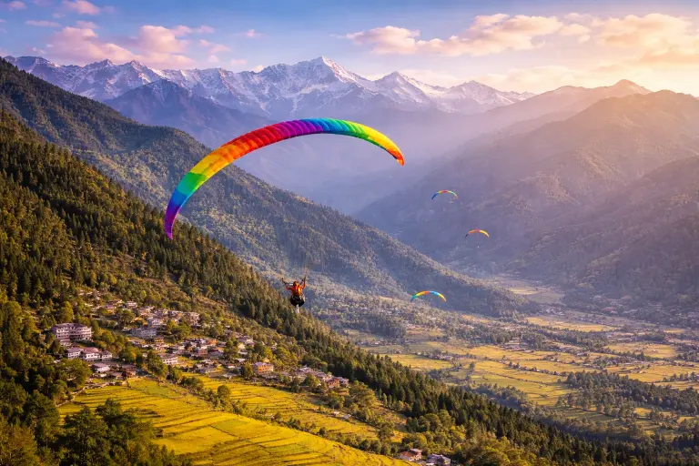 Paragliding in Bir Billing Himachal Pradesh